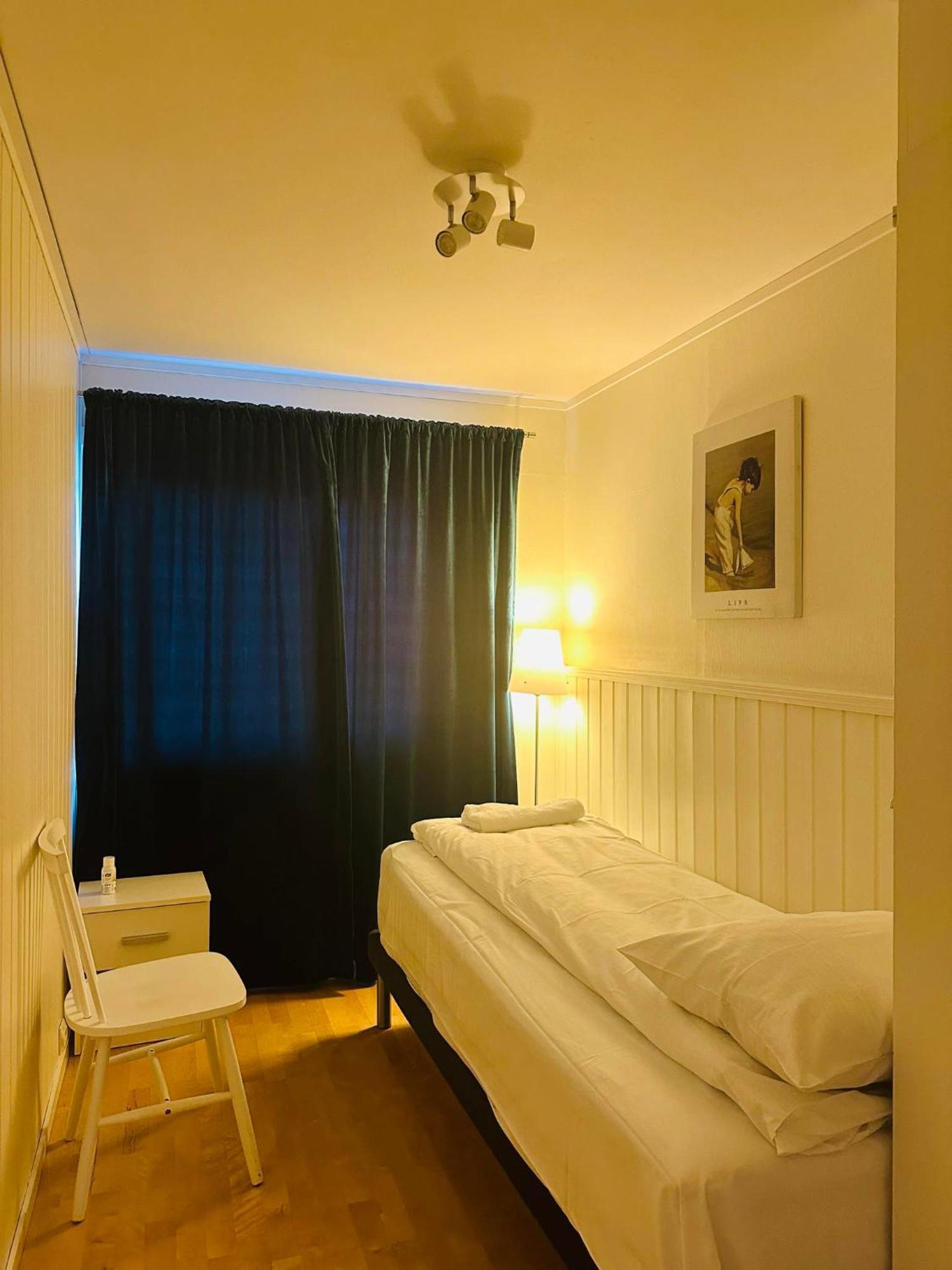 Arctic Inn, Cozy Single Bed Private Room In A Shared Apartment With Stunning Tromso Views Buitenkant foto