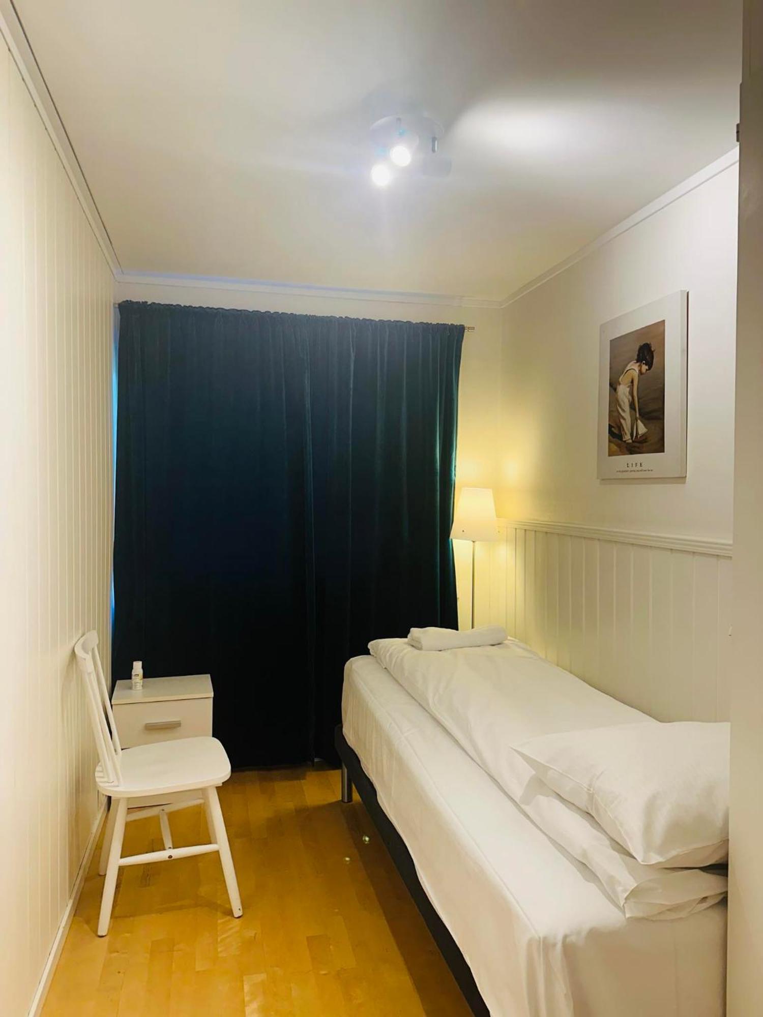 Arctic Inn, Cozy Single Bed Private Room In A Shared Apartment With Stunning Tromso Views Buitenkant foto